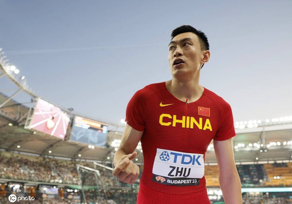 站在杜海清的面前，让她感觉就好像是一下子回到了三十年前。